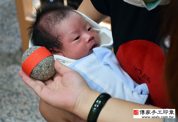 蕭寶寶(台中北區嬰兒寶寶滿月剃頭理髮、免費嬰兒剃胎毛儀式吉祥話)。中國風會場，爸媽寶貝免費穿「日中韓」古裝禮服。專業拍照、DVD光碟、證書。★購買「臍帶章、肚臍章、胎毛筆刷印章」贈送：剃頭、收涎、抓周，三選一。 2015.09.15 照片4